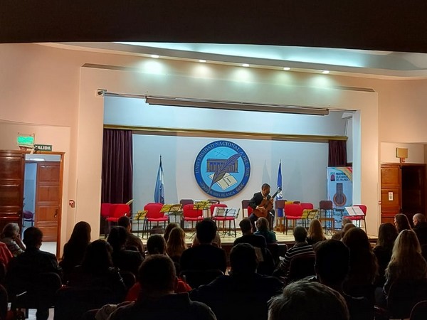 Se llevó a cabo la 27° edición del Festival “Guitarras del Mundo” y se presentó en Baradero, Villa Gesell, Avellaneda, Azul y Bahía Blanca