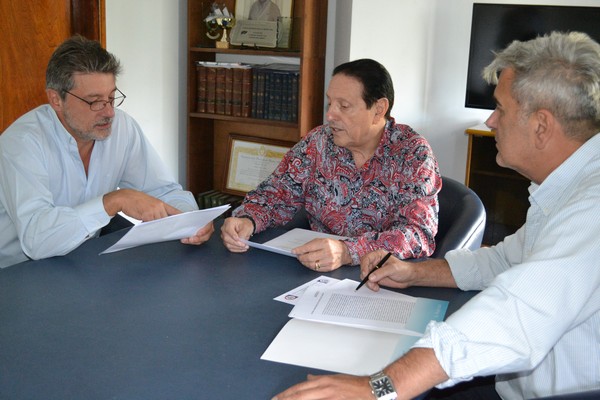 Carlos Quintana agrupa a sus cuadros técnicos y profesionales