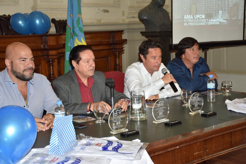 Entregadeguardapolvoseducacion20185