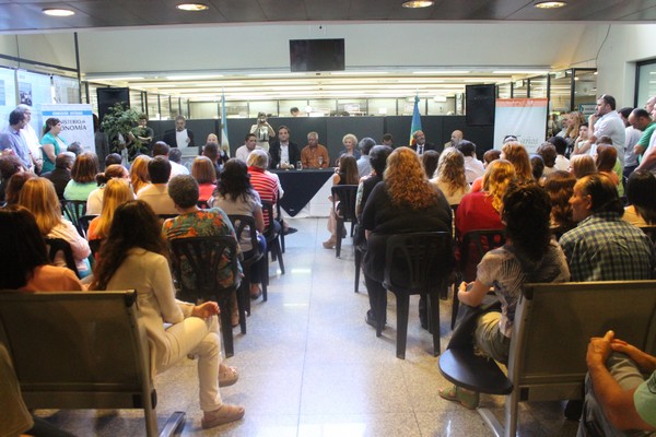 UPCN presente en inauguración de muestra artística de Abuelas de Plaza de Mayo