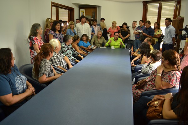 El secretario Carlos Quintana recibió a ganadores del sorteo “Primero La Casa” del mes de febrero 