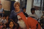 Abuelos del centro La Casita y Papá Noel visitaron al comedor Cielo Azul