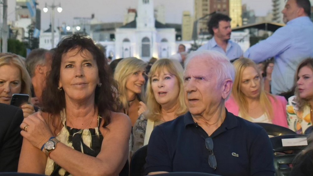 Fabiola Mosquera asistió al acto de inauguración del nuevo sistema de iluminación integral y del sonido del campanario de la Catedral de La Plata