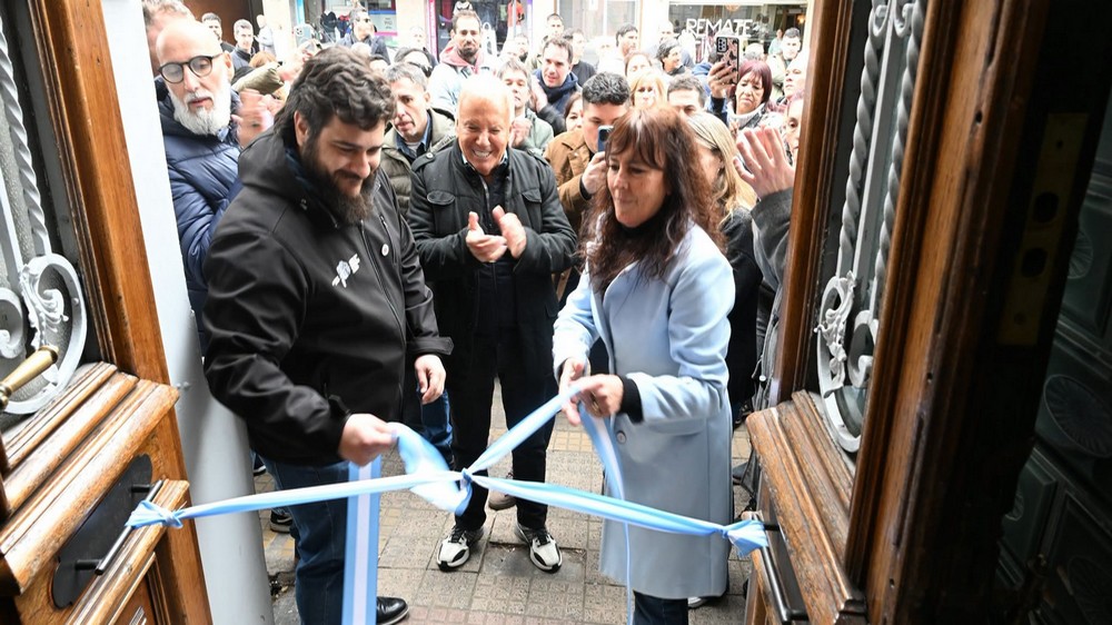 UPCNBA inauguró la nueva sede del CFL N°423, junto a una muestra fotográfica de la organización gremial