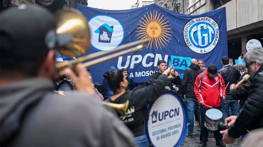 Andrés Rodríguez y Fabiola Mosquera encabezaron la participación de UPCN en la movilización de la CGT