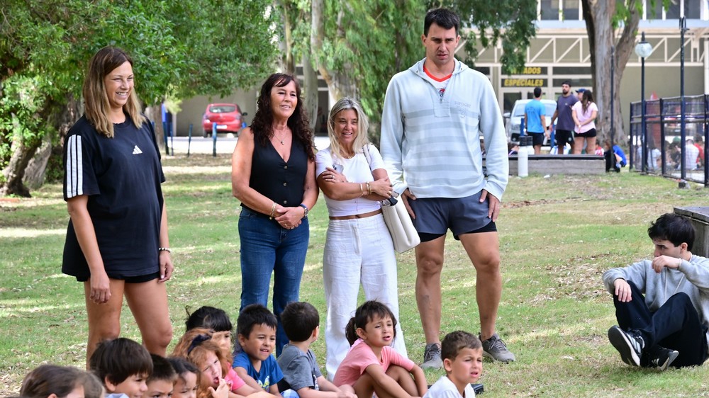 Fabiola Mosquera visitó la Colonia de Verano de UPCNBA y compartió una mañana de enseñanzas y juegos junto a niñas y niños