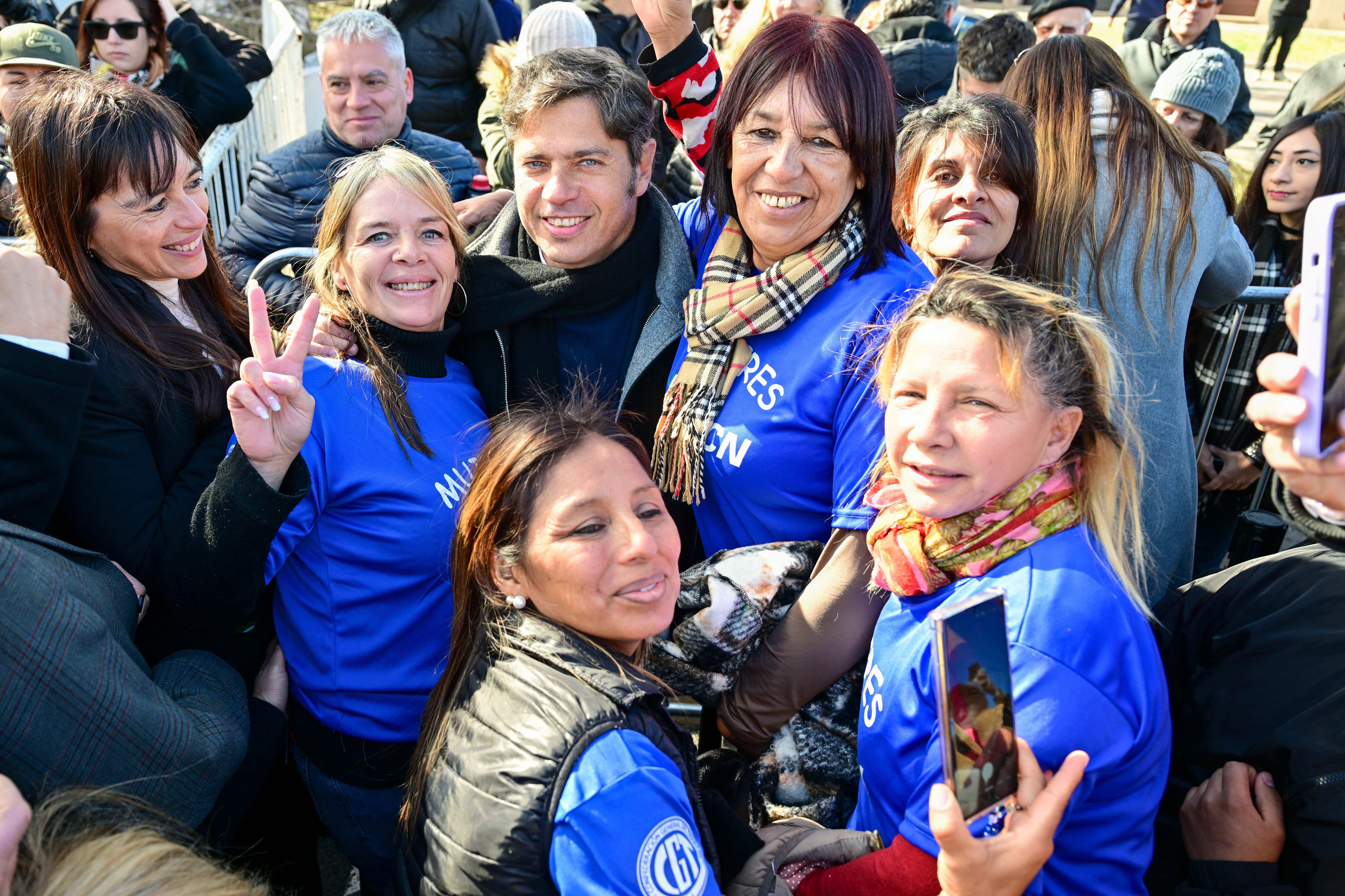 Mujeres Con Axel