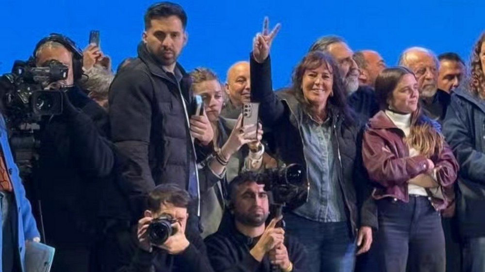 Fabiola Mosquera estuvo junto a Axel Kicillof, luego del triunfo del peronismo en la Provincia
