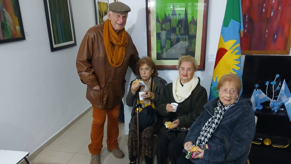 El Centro de Jubilados y Pensionados de UPCNBA celebró el Día de la Bandera con una jornada de arte y cultura
