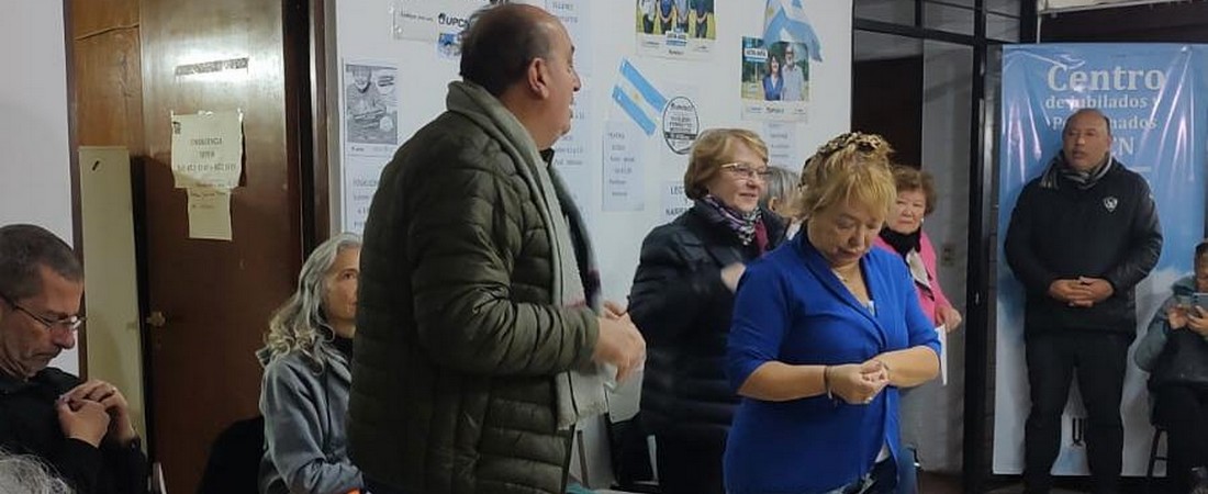 El Centro de Jubilados y Pensionados de UPCNBA celebró el Día de la Bandera con una jornada de arte y cultura
