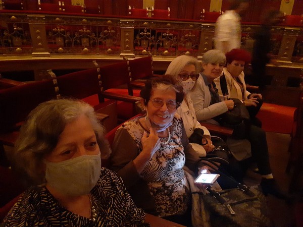 Jubilados y pensionados de UPCNBA presenciaron una obra en el Teatro Cervantes de Buenos Aires